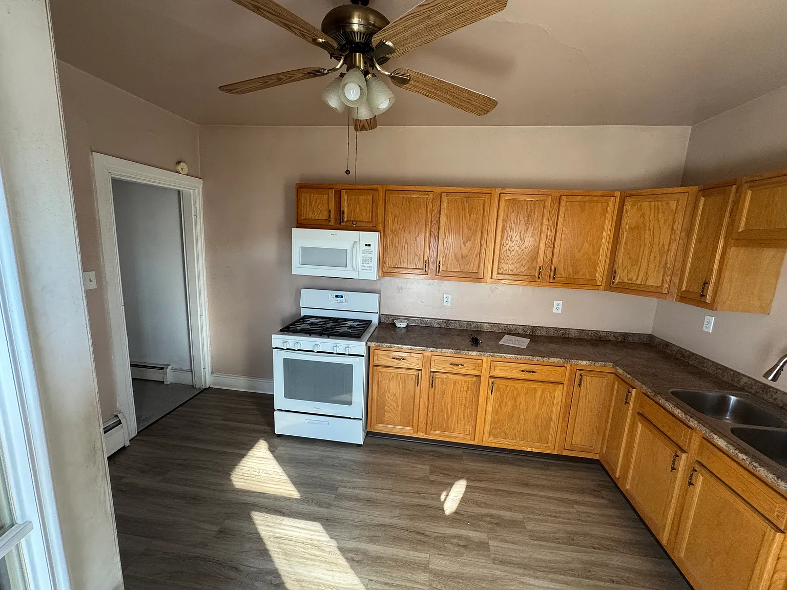 3 bed, 1250 sqft, $1,250 — Photo 2