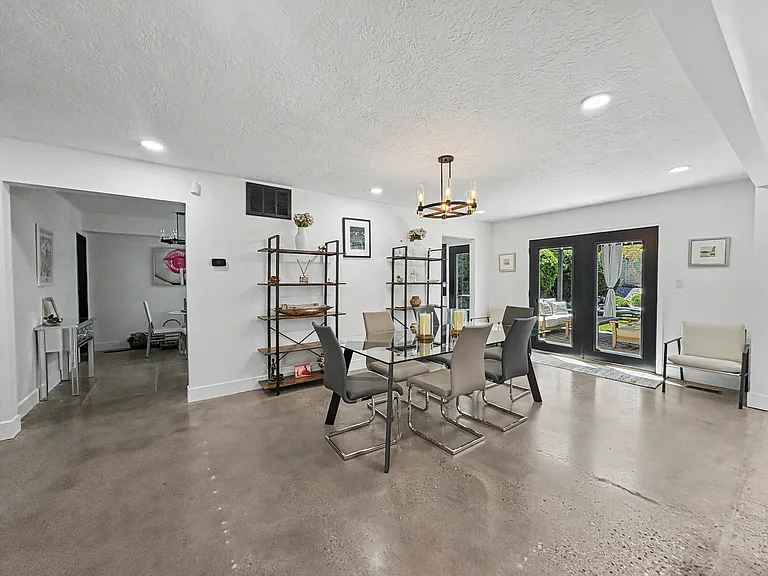 9608 Merion Cir NE — Photo 9