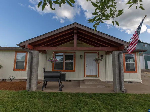 2835 Stoltz Hill Rd, Lebanon, OR 97355