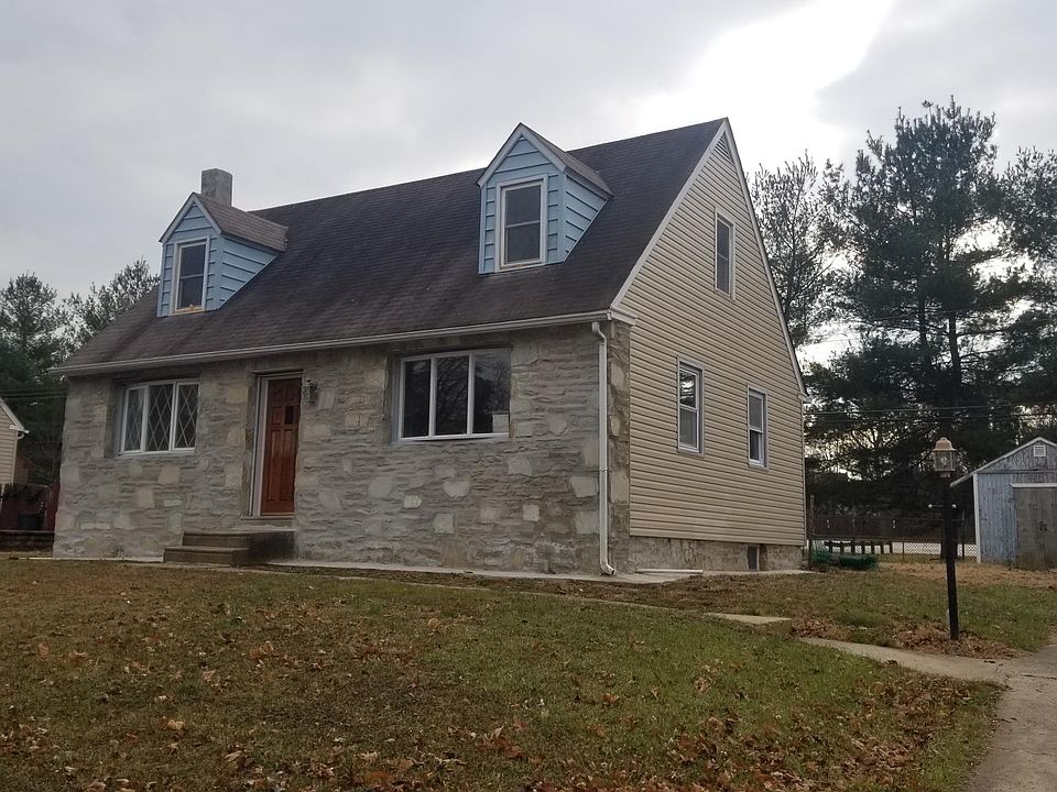 2nd image of 3205 Maple Rd
