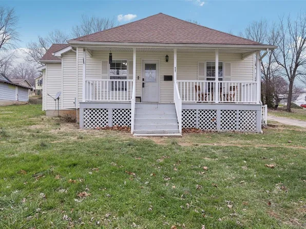 1210 S 2nd St, De Soto, MO 63020