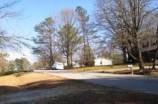 2nd image of 307 Windy Hill Rd
