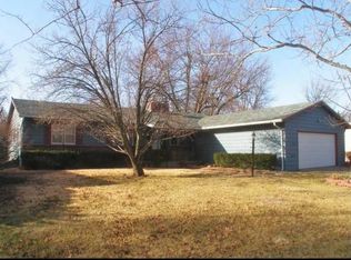 1659 SW 28th St, Topeka, KS 66611