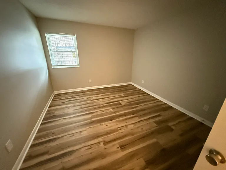 Lakewood Apartments — Photo 16