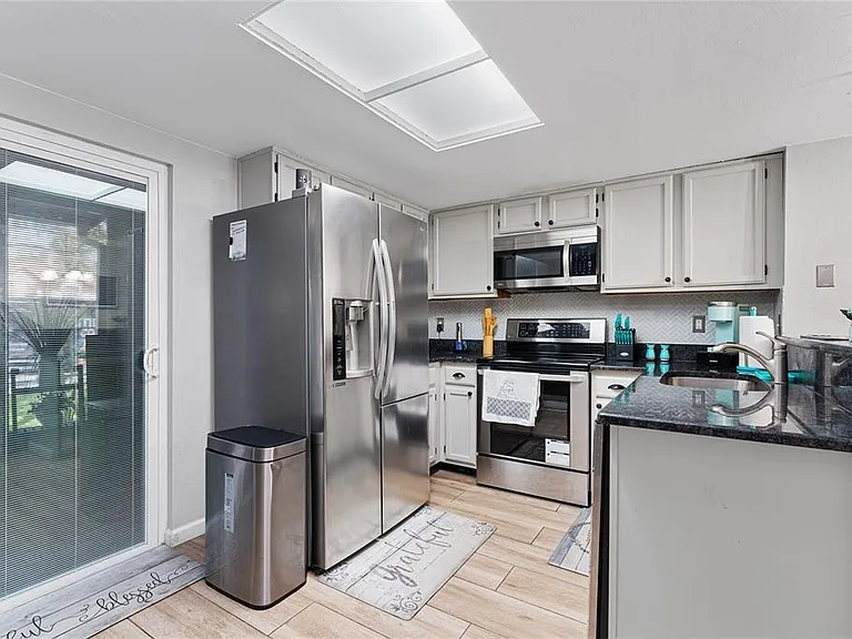 2304 Fletchers Point Cir — Photo 11