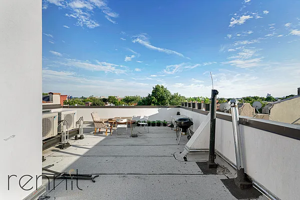 Rented by Rennit Inc. | media 22