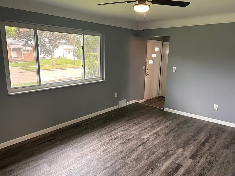 22761 Beechwood Ave — Photo 4