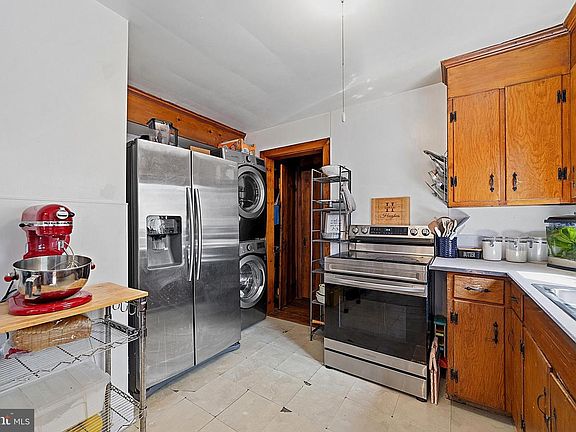 5th image of 32 Columbia Ave #34
