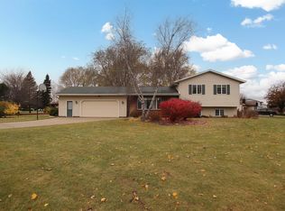 554 E Gate Dr, Oshkosh, WI 54904