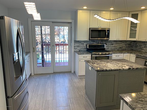 3rd image of 86 Redwood Ave #2