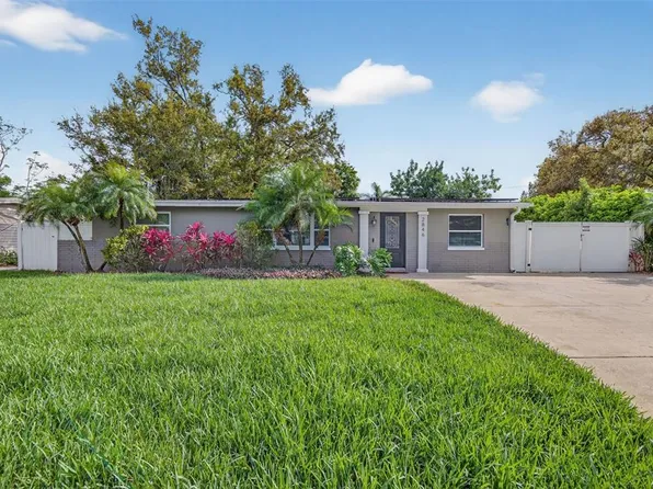 2846 Huntington Dr, Largo, FL 33771