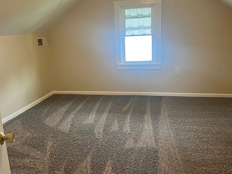 262 McKnight St — Photo 9