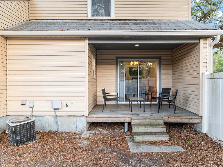 Timberland Apartments — Photo 20