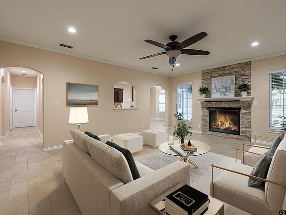4th image of 15349 Lakeside Dr