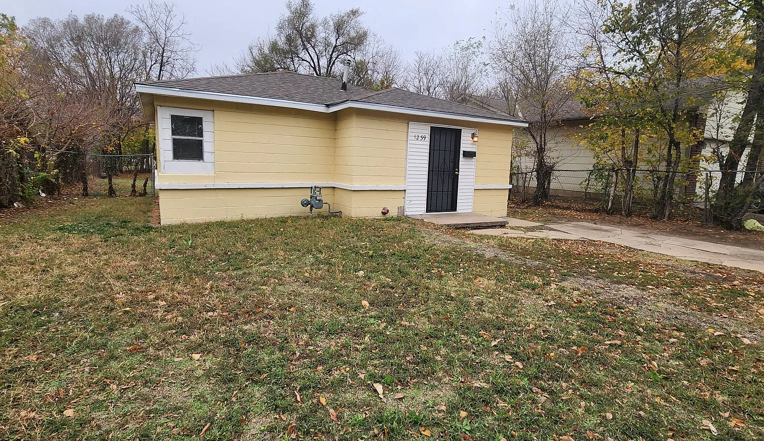 2 Bedroom / 1 Bath House — Photo 1