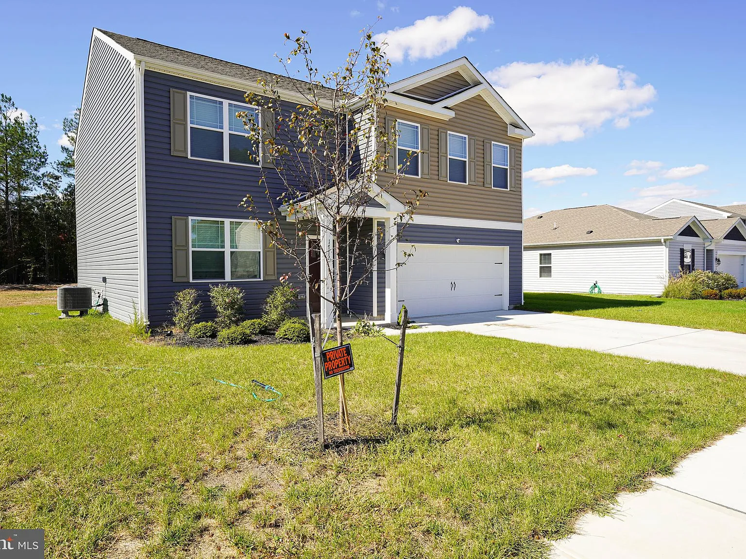5 bed, 2556 sqft, $2,550 — Photo 3