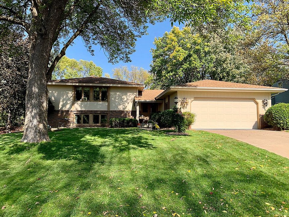Beautiful Lawn and Home!