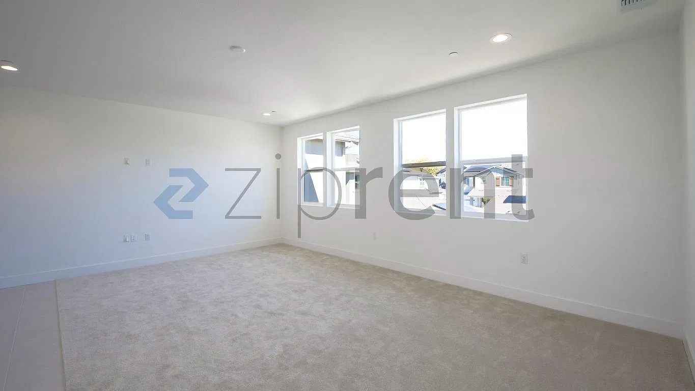 2 bed, 875 sqft, $1,900 — Photo 1