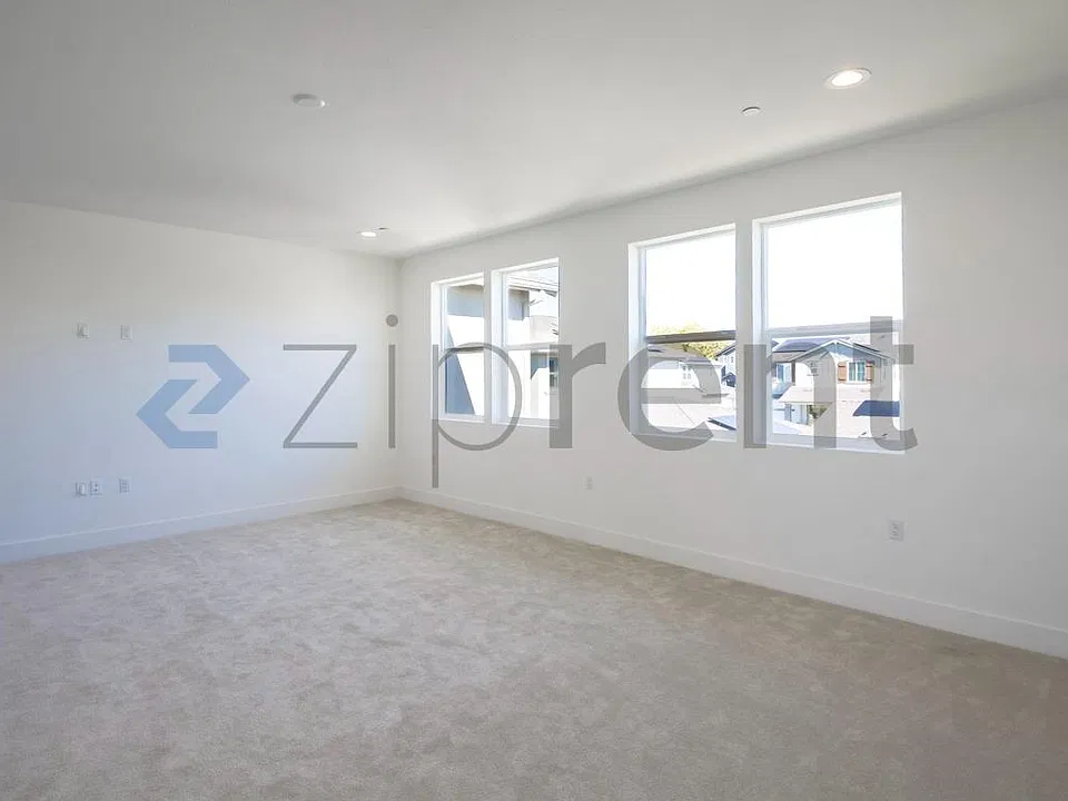 1570 Country Manor Dr