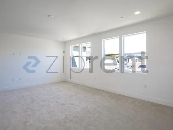 1570 Country Manor Dr, Santa Rosa, CA 95401