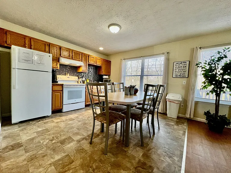 260 Overbrook Ct — Photo 15