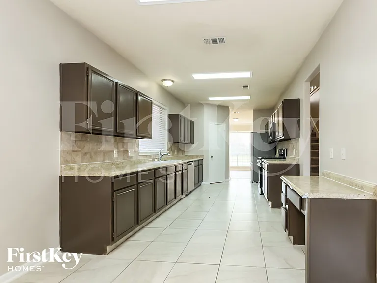 9131 Landry Blvd — Photo 6