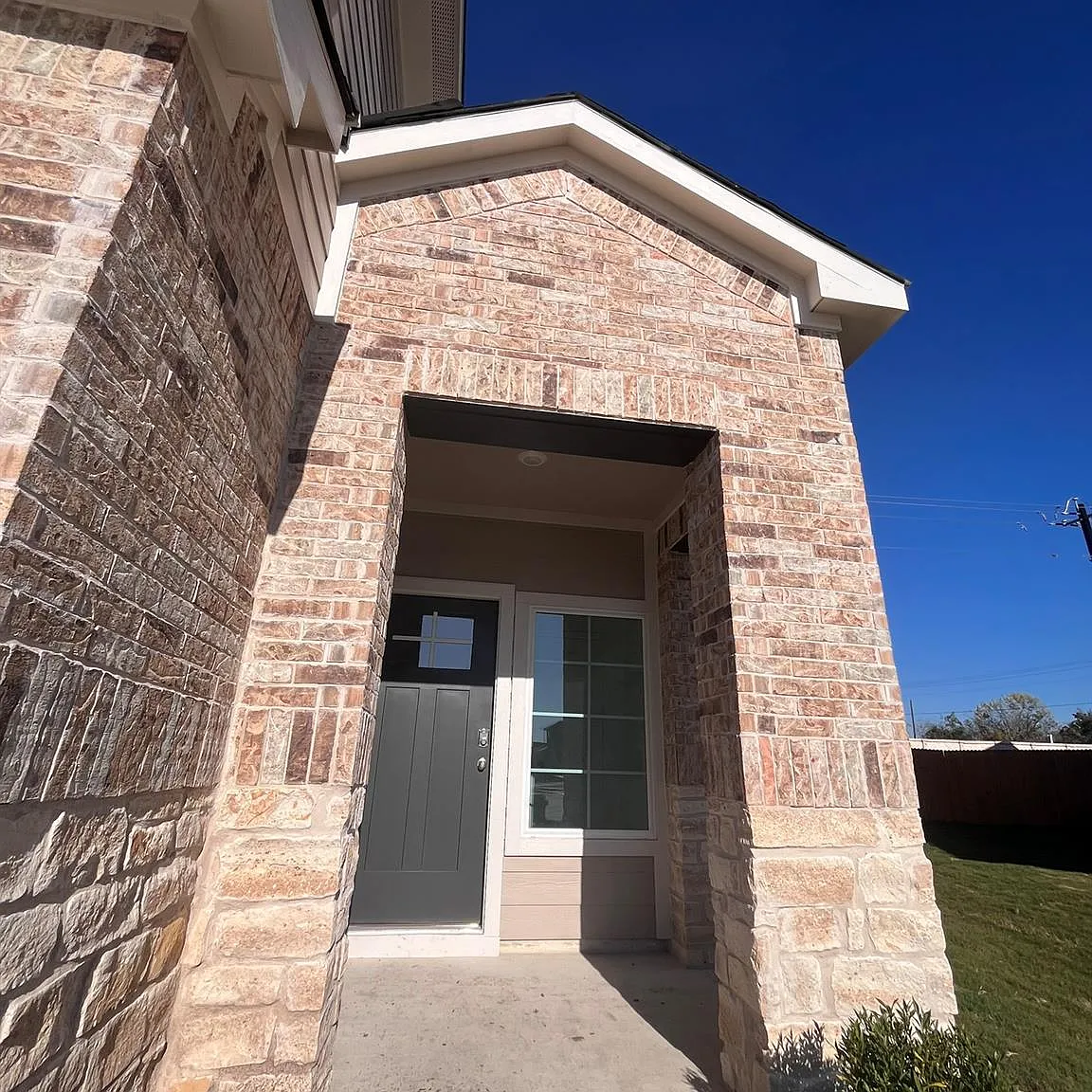 3 bed, 2.5 bath, 1713 sqft, $1,995 — Photo 3