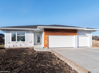 5019 NW 64th Pl, Johnston, IA 50131