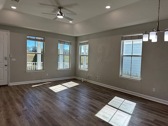 For Rent: $2,490 (3 beds, 2 baths, 1,400 Square Feet)