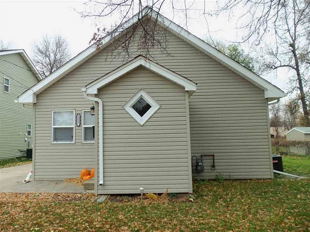 House- NW — Photo 2