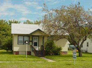 820 10th St, Gothenburg, NE 69138