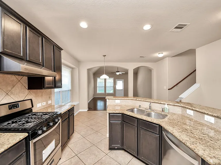 3115 Lake Dr — Photo 13