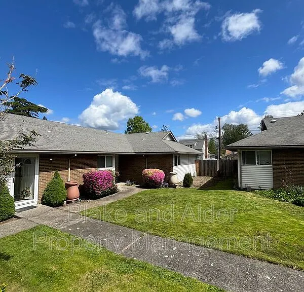 5531 SW Lombard Ave — Photo 4