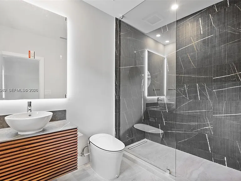 550 S Shore Dr — Photo 26