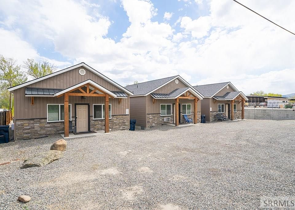 1st image of 315 Riverfront Dr