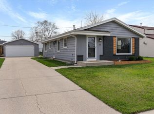 171 W Goldleaf Ave, Milwaukee, WI 53207