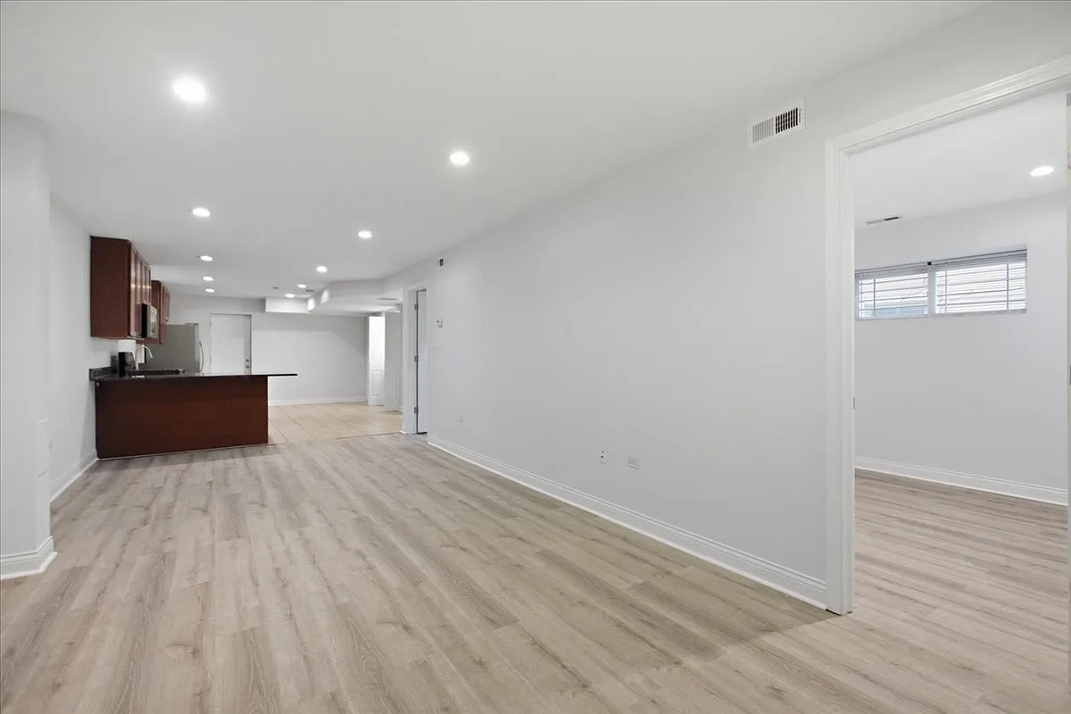 3 bed, 1200 sqft, $2,350 — Photo 3