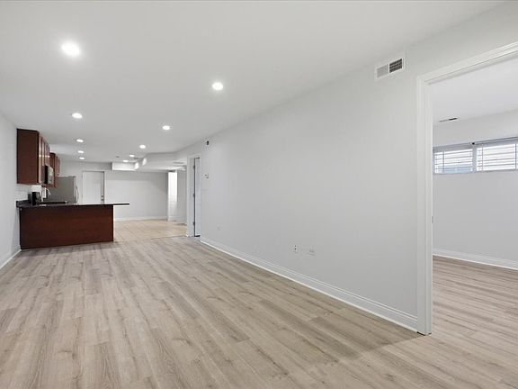 3rd image of 3528 W Shakespeare Ave #G