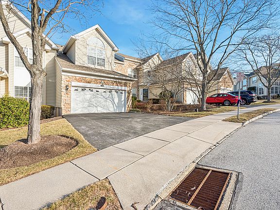 3rd image of 213 Silverbell Ct