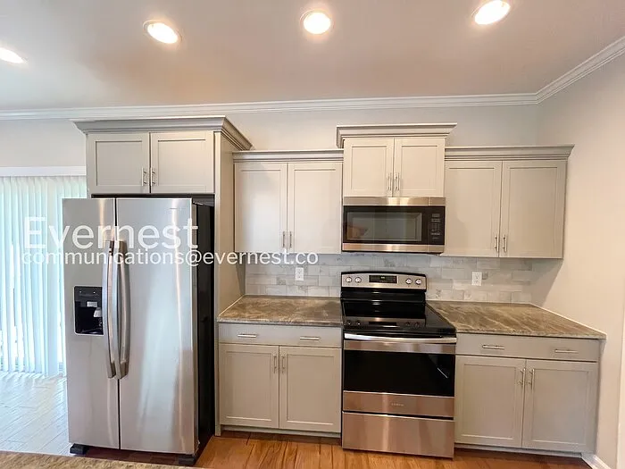 1212 Ewing Way — Photo 3