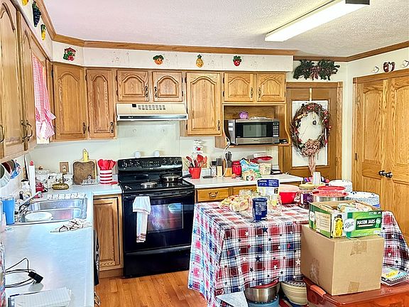 3rd image of 104 Tracy Ln