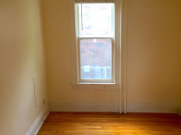 5th image of 108 Magnolia Ave W #1