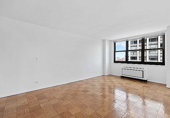 4th image of 200 E 72nd St APT 18F