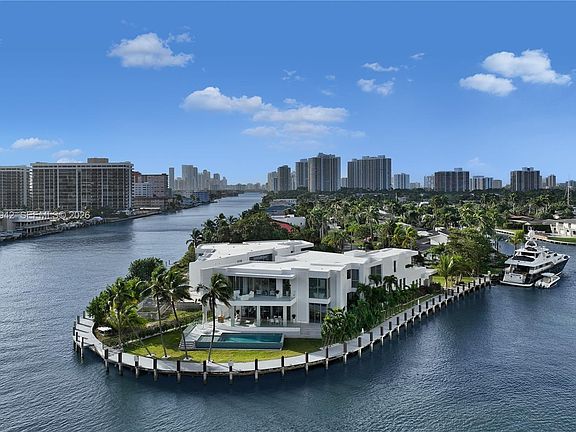 2nd image of 501 Palm Dr