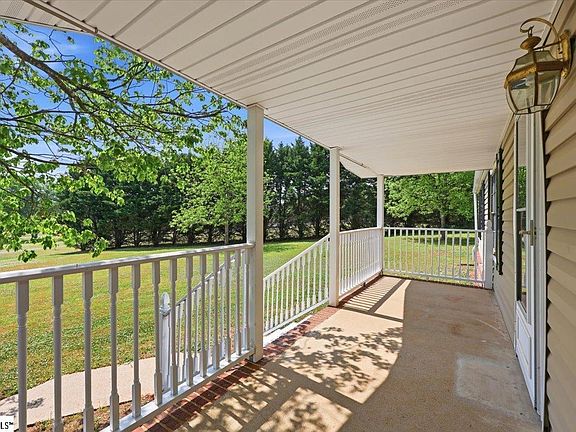 3rd image of 554 Berry Shoals Rd