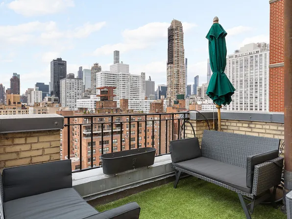 320 East 72nd Street image 13 of 22