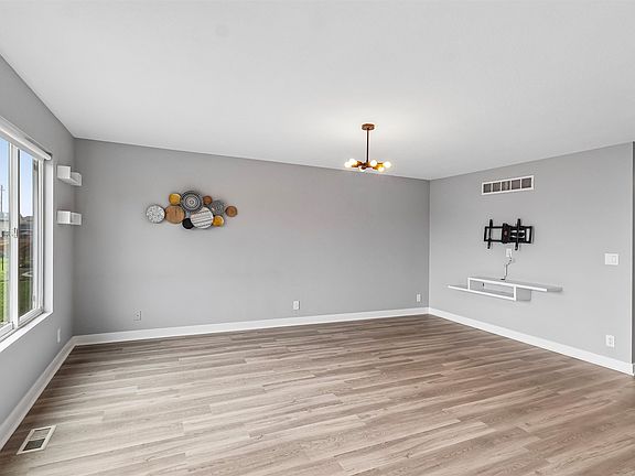 3rd image of 4704 NE Hayes Dr