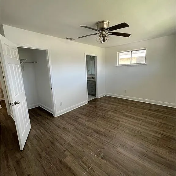 619 E William David Pkwy — Photo 8