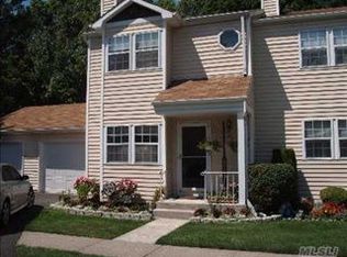 24 Franklin Commons, Yaphank, NY 11980