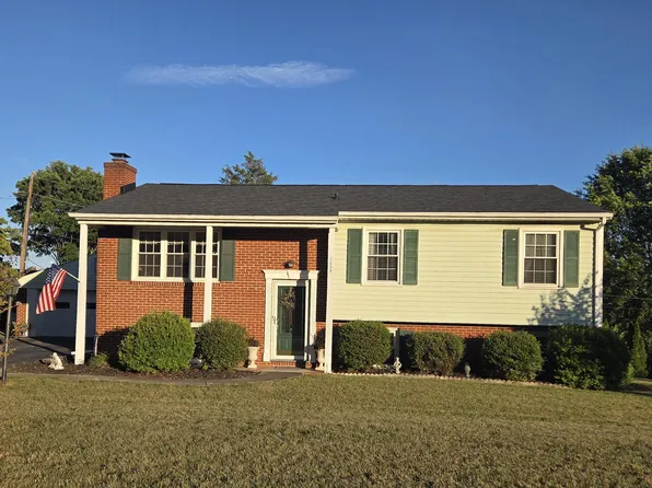 1055 Broad Hill Dr, Vinton, VA 24179